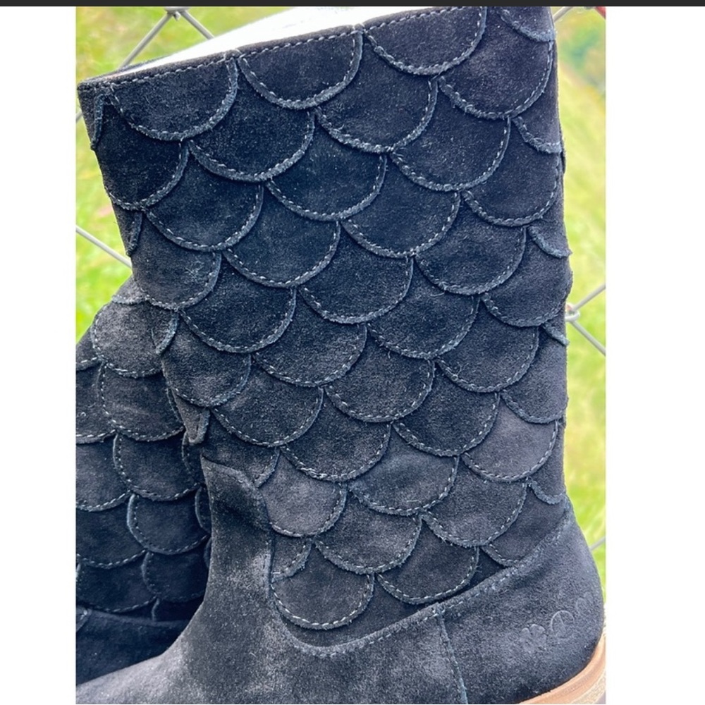 Lucky Brand AFINA mermaid scale pattern suede boots sz. 5